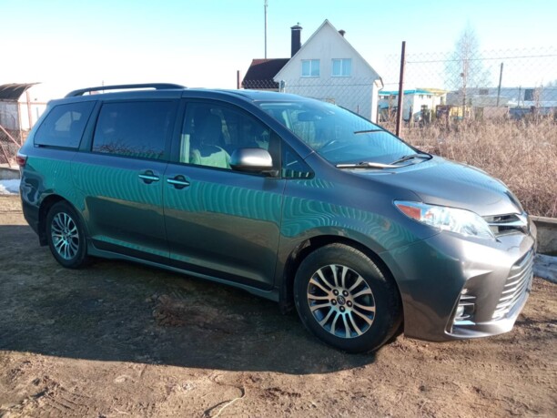 Toyota Sienna III (XL30), 7 мест, 2018 г.