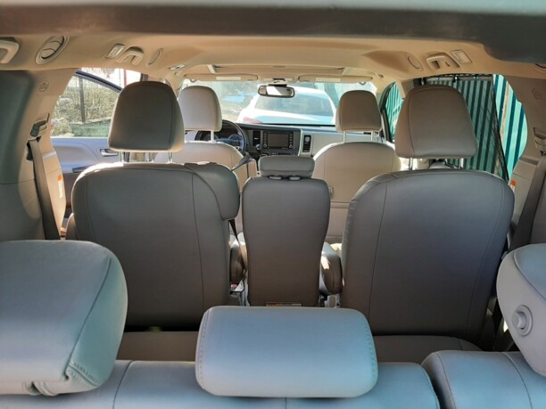 Toyota Sienna III (XL30), 7 мест, 2018 г.