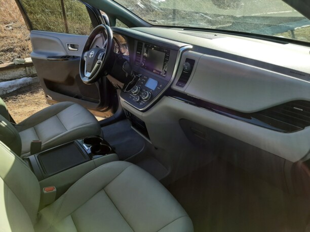 Toyota Sienna III (XL30), 7 мест, 2018 г.