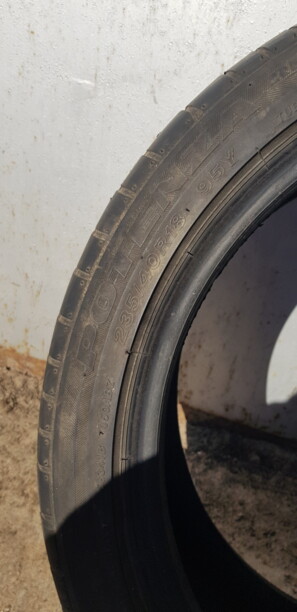 Легковые шины Bridgestone POTENZA 235/40 R18 1 шт.