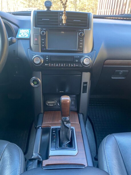 Toyota Land Cruiser Prado J150, 7 мест, 2010 г.