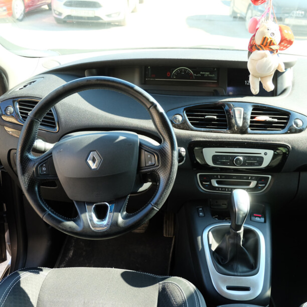 Renault Grand Scenic III · 2-й рестайлинг, 7 мест, 2016 г.
