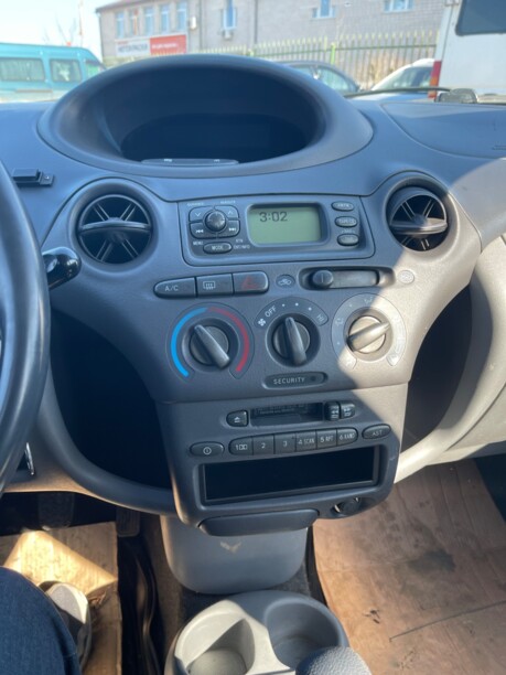 Toyota Yaris I (P1), 2001 г.