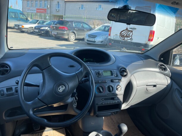 Toyota Yaris I (P1), 2001 г.