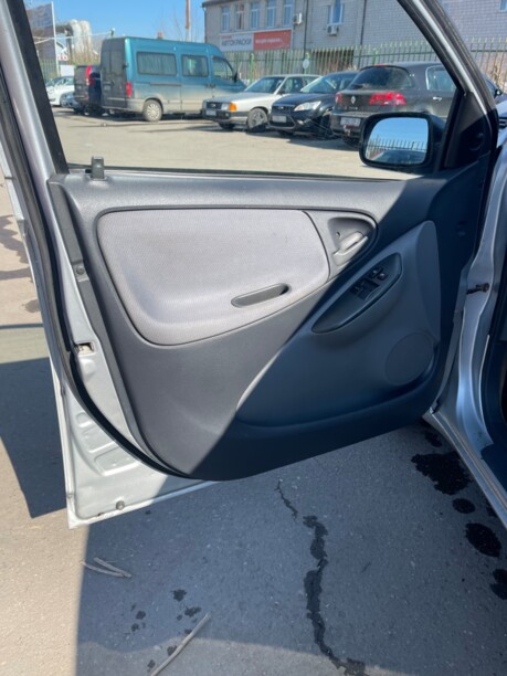 Toyota Yaris I (P1), 2001 г.
