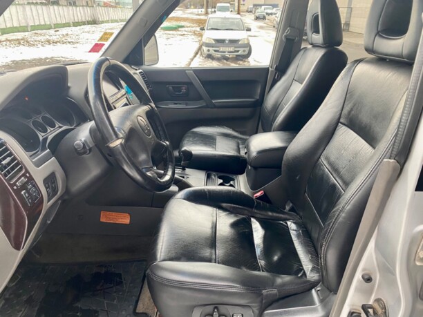 Mitsubishi Pajero III, 7 мест, 2001 г.