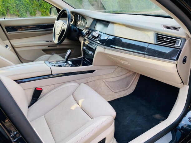 BMW 7 серия F02 (Long), 2009 г.