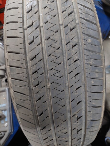 Легковые шины Bridgestone 235/65 R18 4 шт.