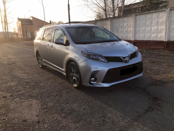 Toyota Sienna III (XL30), 7 мест, 2018 г.