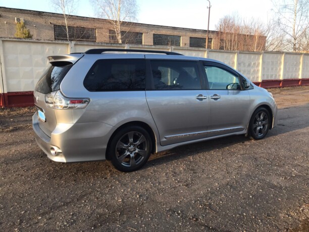 Toyota Sienna III (XL30), 7 мест, 2018 г.