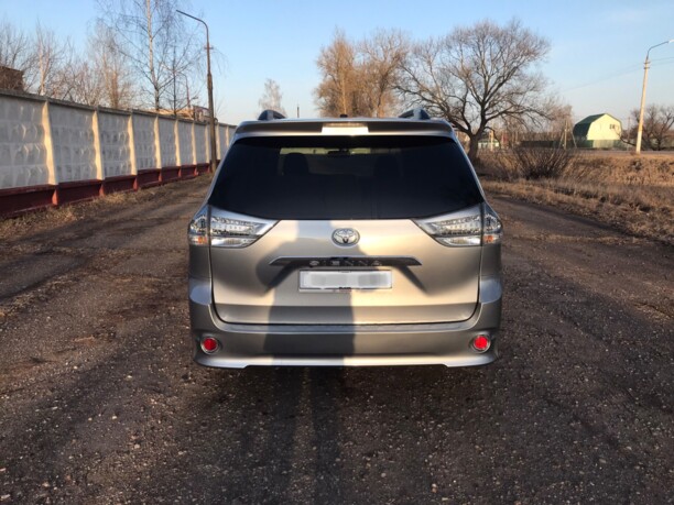 Toyota Sienna III (XL30), 7 мест, 2018 г.