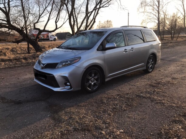 Toyota Sienna III (XL30), 7 мест, 2018 г.