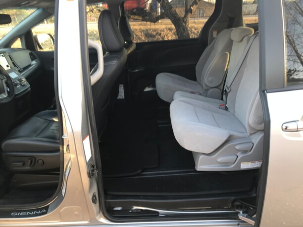 Toyota Sienna III (XL30), 7 мест, 2018 г.