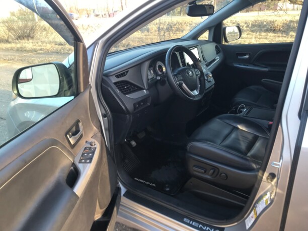 Toyota Sienna III (XL30), 7 мест, 2018 г.