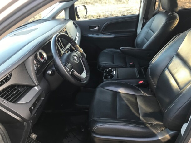 Toyota Sienna III (XL30), 7 мест, 2018 г.