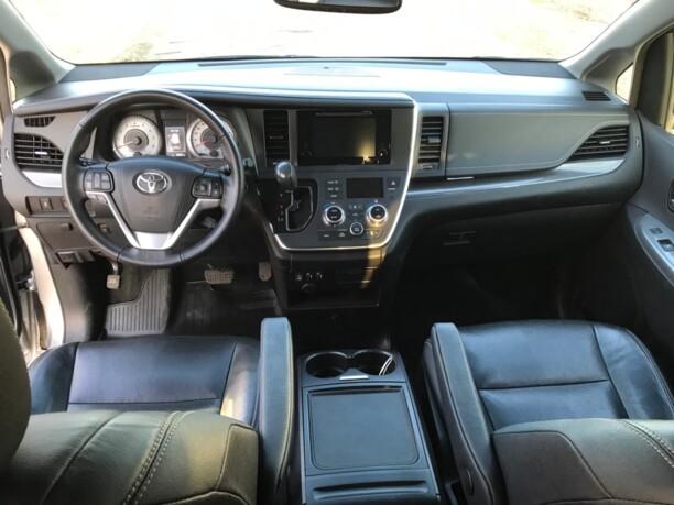 Toyota Sienna III (XL30), 7 мест, 2018 г.