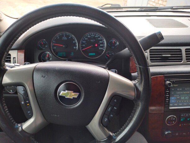Chevrolet Tahoe GMT900, 7 мест, 2012 г.