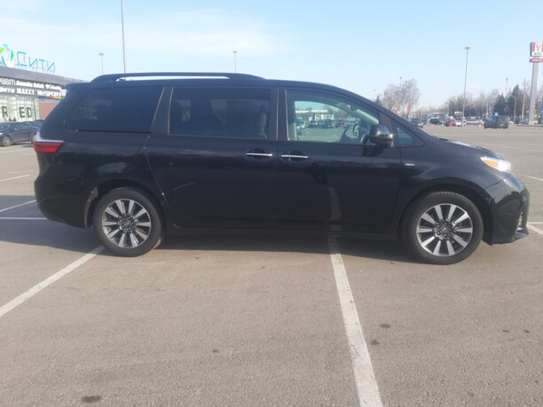 Toyota Sienna III (XL30), 7 мест, 2018 г.