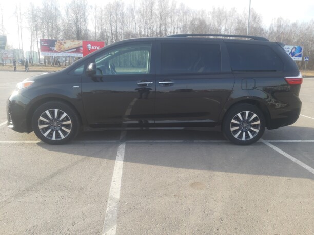 Toyota Sienna III (XL30), 7 мест, 2018 г.
