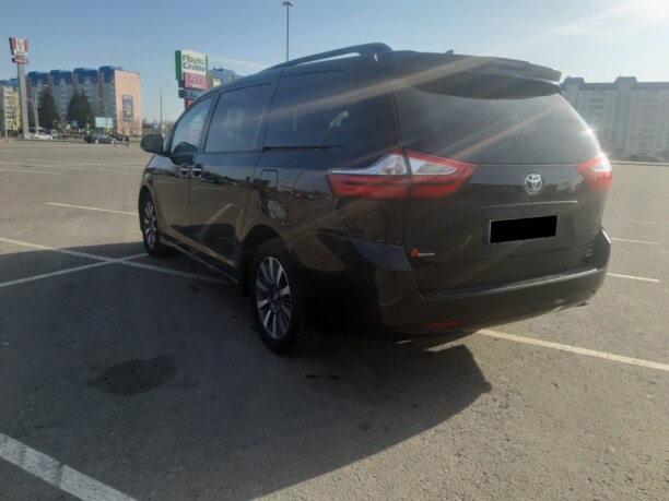 Toyota Sienna III (XL30), 7 мест, 2018 г.