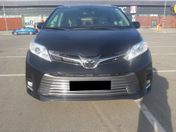 Toyota Sienna III (XL30), 7 мест, 2018 г.