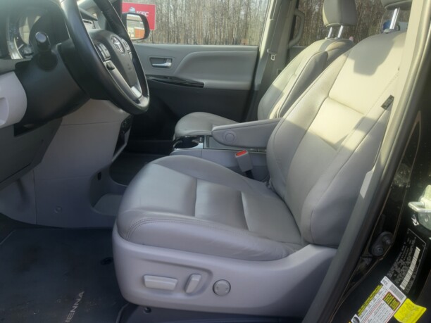 Toyota Sienna III (XL30), 7 мест, 2018 г.
