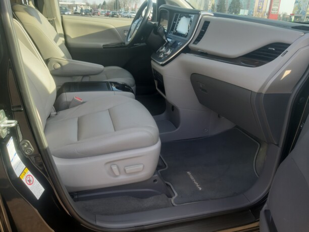 Toyota Sienna III (XL30), 7 мест, 2018 г.