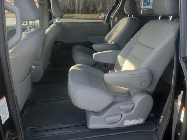 Toyota Sienna III (XL30), 7 мест, 2018 г.