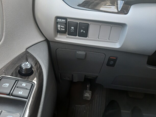 Toyota Sienna III (XL30), 7 мест, 2018 г.