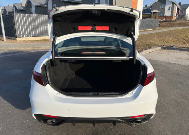 Alfa Romeo Giulia, 2017 г.