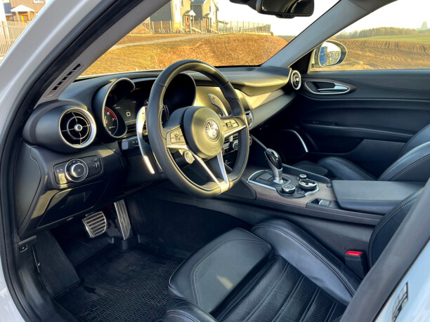 Alfa Romeo Giulia, 2017 г.