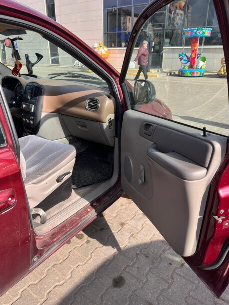 Dodge Caravan IV, 7 мест, 2001 г.