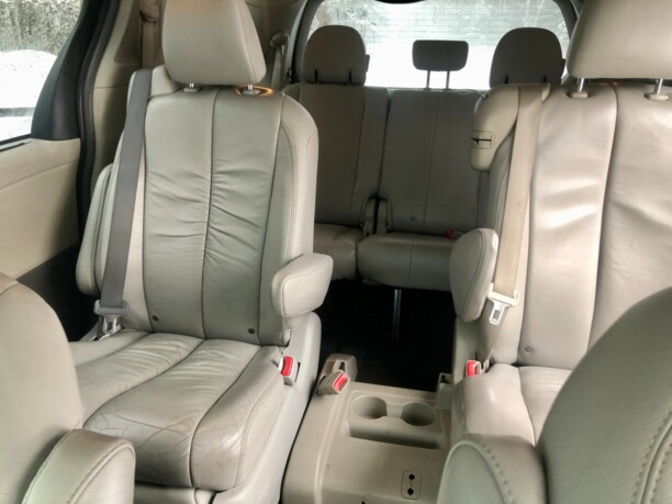 Toyota Sienna III (XL30), 7 мест, 2010 г.