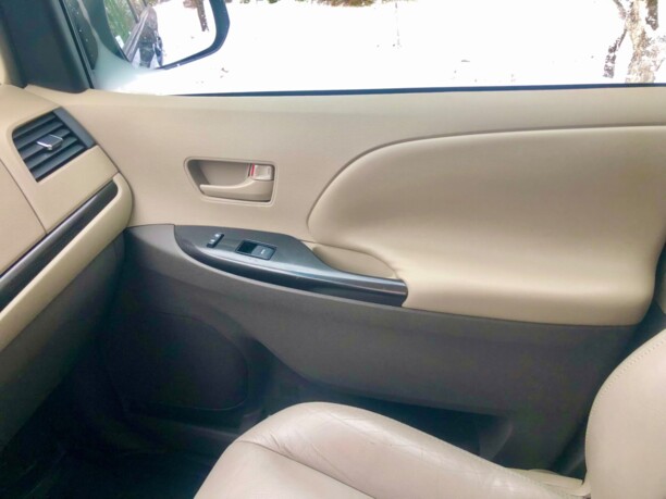 Toyota Sienna III (XL30), 7 мест, 2010 г.