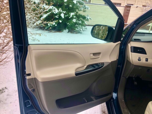 Toyota Sienna III (XL30), 7 мест, 2010 г.
