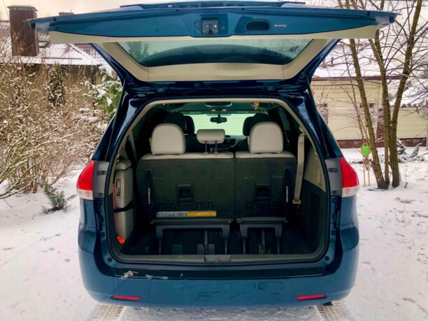 Toyota Sienna III (XL30), 7 мест, 2010 г.