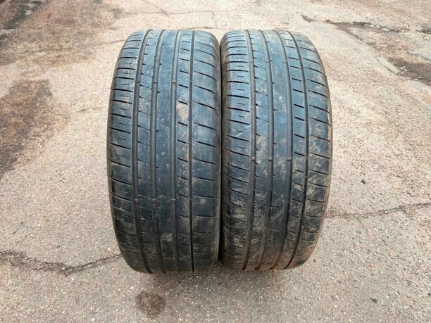 Легковые шины Dunlop 255/45 R20 2 шт.