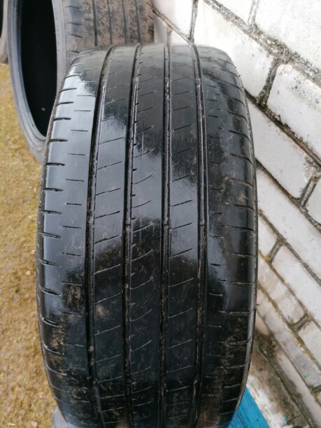 Легковые шины Bridgestone 235/45 R18 4 шт.