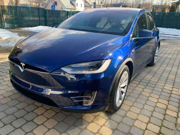 Tesla Model X, 7 мест, 2016 г.