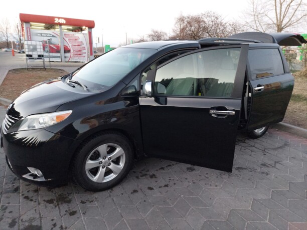 Toyota Sienna III (XL30), 7 мест, 2010 г.