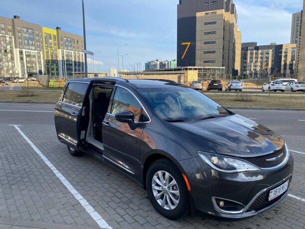 Chrysler Pacifica II, 7 мест, 2019 г.