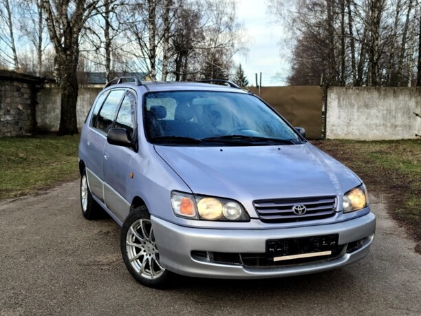 Toyota Picnic, 7 мест, 1997 г.