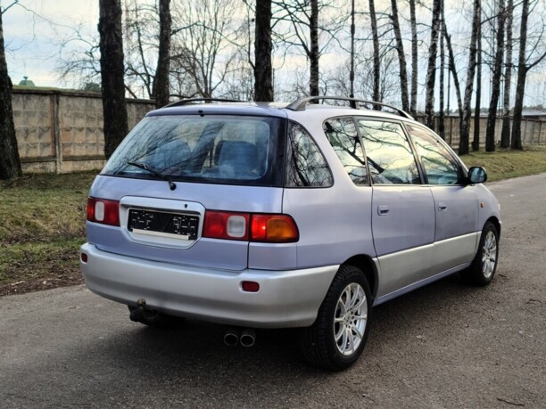 Toyota Picnic, 7 мест, 1997 г.
