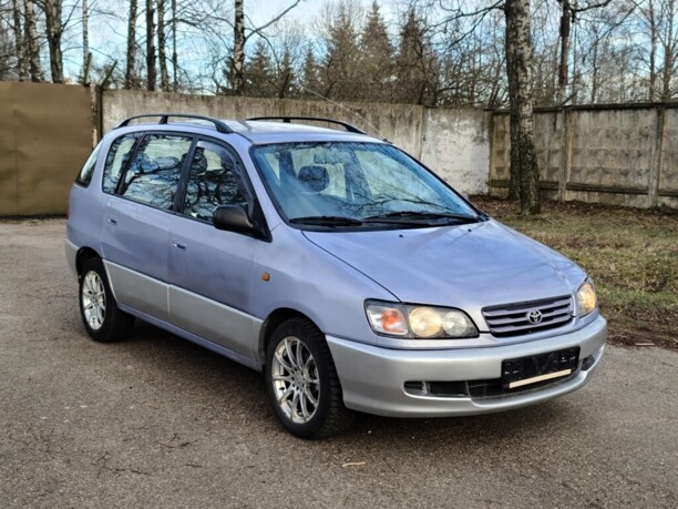 Toyota Picnic, 7 мест, 1997 г.