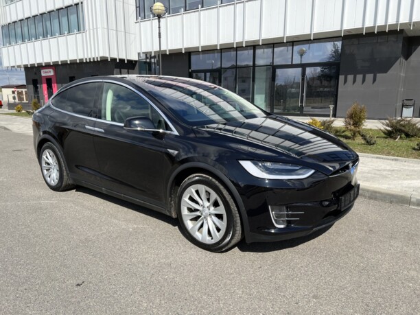 Tesla Model X, 6 мест, 2016 г.