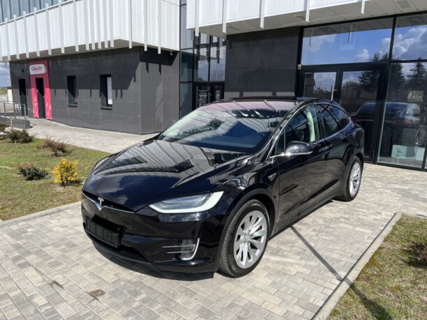Tesla Model X, 6 мест, 2016 г.