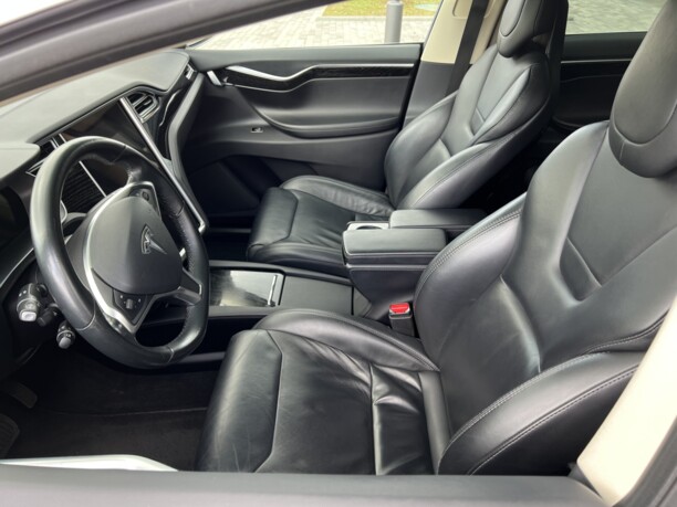 Tesla Model X, 6 мест, 2016 г.