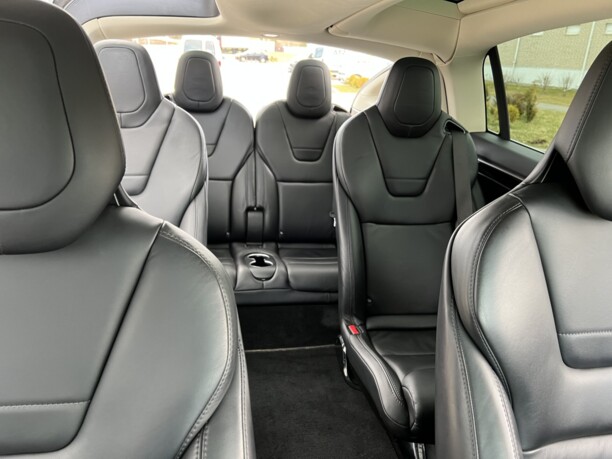 Tesla Model X, 6 мест, 2016 г.