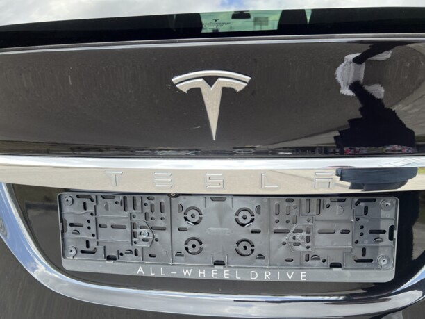 Tesla Model X, 6 мест, 2016 г.