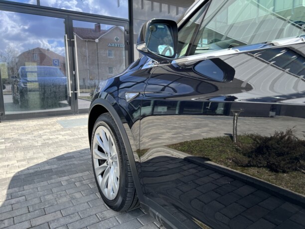 Tesla Model X, 6 мест, 2016 г.